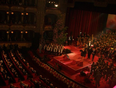 CONCERTO DI NATALE: ECCO I CANTANTI ALLA CORTE DI MARA VENIER