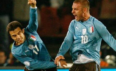 Protetto: ASCOLTI TV DI LUNEDI 15 GIUGNO 2009: LA CONFEDERATION CUP VOLA SU RAIUNO E SFIORA IL 40%. AGRODOLCE SFIORA IL 9%. IN SECONDA SERATA “SCAPPATI CON LA CASSA” AL 16.57%, IL VESPAIO DI RAIUNO AL 15.68% (MA INIZIA PRIMA)