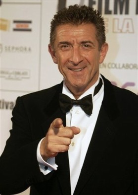 EZIO GREGGIO AL FESTIVAL DI SANREMO 2010 ACCANTO ALLA CLERICI? IMPROBABILE!