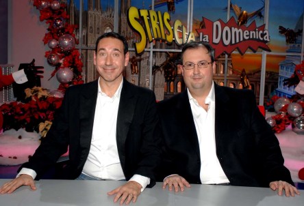 STRISCIA LA DOMENICA: LA VOCE DELL’… INVIATO. FABIO DE NUNZIO ACQUISTA LA VOCE.