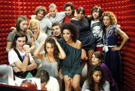 ASCOLTI TV DI LUNEDI 26 OTTOBRE: GRANDE FRATELLO FESTEGGIA I 10 ANNI CON 6 MILIONI DI SPETTATORI E IL 30% DI SHARE. UMILIATE LE SEGRETARIE DI RAIUNO, FERME AL 16%