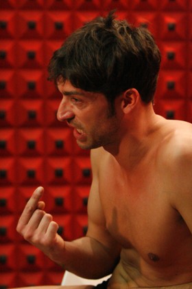 QUESTA SERA AL GRANDE FRATELLO 9… LA SQUALIFICA DI PAOLO, UN DOLOROSO FANTASMA DEL PASSATO E LA SCOPERTA DI UN ANTRO OSCURO DELLA CASA