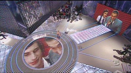 ASCOLTI TV DI LUNEDI 21 DICEMBRE 2009: GRANDE FRATELLO CONFERMA IL 26% E SUPERA IL FILM DI RAIUNO COME D’INCANTO (19%). DERBY DEL CUORE BAGNATO, DERBY SFORTUNATO (6%)