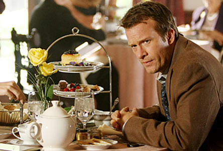 HUNG: BELLO, DISPERATO E SUPERDOTATO. SU SKYUNO LA PROSTITUZIONE SI DECLINA COSI’.