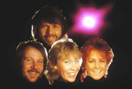 STELLA GEMELLA: LA CUCCARINI CORTEGGIA GLI “ABBA”