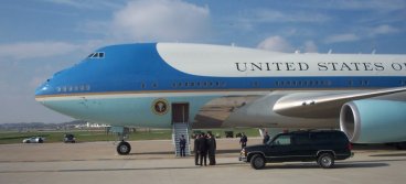 AIR FORCE ONE PRESO DI MIRA DAI GRAFFITARI
