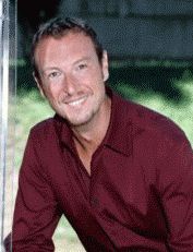 LA BANCA DI CANALE5 CAMBIA TESTIMONE?