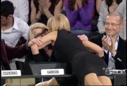 AMICI 8: VINCONO I BLU E GIANLUCA LANZILLOTTA. REDIVIVI SFONDRINI E MONDAINI