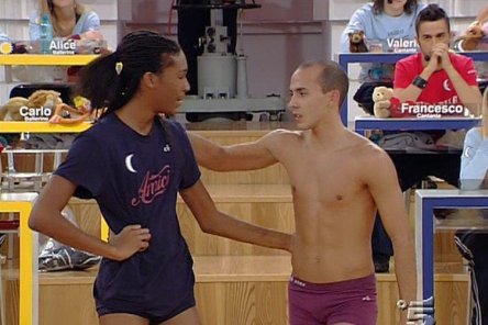 AMICI: ARRIVA IL CICLONE PEDRO CHE SPAZZA VIA LEONARDO. SFIDA PER SILVIA E DANIELA CHE RISPEDISCONO A CASA LE PRETENDENTI