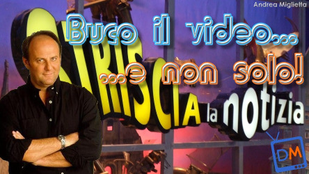 MOMENTI DA (NON) DIMENTICARE : GERRY SCOTTI SFONDA IL BANCONE DI STRISCIA LA NOTIZIA