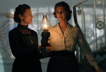 IL MISTERO DEL LAGO: ABUSATI CLICHE’ E SUSPENCE DI MANIERA (FOTOGALLERY)