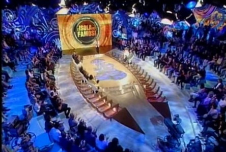 MORIA DI CONCORRENTI ALL’ISOLA DEI FAMOSI: GIUCAS CASELLA (SOSPETTA ISCHEMIA), FLAVIA VENTO (RITIRO) E MICHI GIOIA (ELIMINATA) LASCIANO IL REALITY. CAPPONI E BORGONOVO AL TELEVOTO