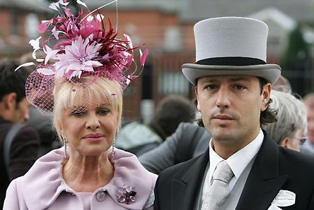 ISOLA DEI FAMOSI: LA SETTIMA PUNTATA TRA L’ARRIVO DI IVANA TRUMP E LA “MISTERIOSA” PESCA DEL POLPO DI LUXURIA