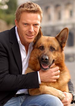 KASPAR CAPPARONI FARA’ IL VETERINARIO SU CANALE5