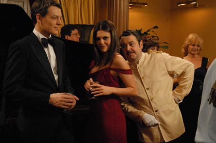 ASCOLTI TV DI LUNEDI 22 SETTEMBRE: LA STELLA DELLA PORTA ACCANTO VINCE LA SERATA. SUPERSTRISCIA SFIORA I 10 MILIONI