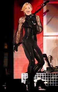 L’ALLONTANAMENTO DI MADONNA DAL PALCO DELL’ARISTON