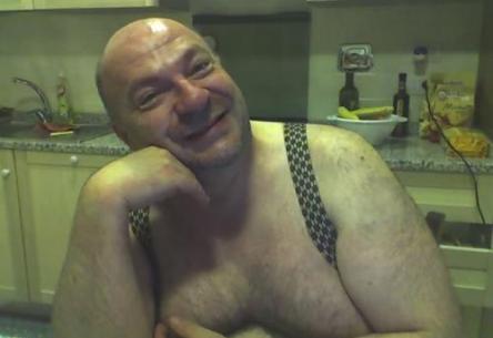 PLATINETTE: UNA DRAG QUEEN CHE STUDIA PER DIVENTARE LA NUOVA “SIGNORA DELLA DOMENICA”