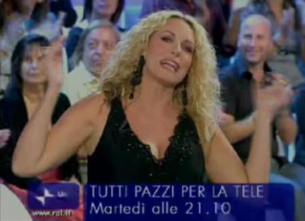 ASCOLTI TV DI MARTEDI 23 SETTEMBRE 2008: TUTTI PAZZI PER LA TELE VINCE LA SERATA MA SCENDE AL 20%. IL SANGUE E LA ROSA AL 18%. ITALIA1 AL 16%, RAITRE AL 15%