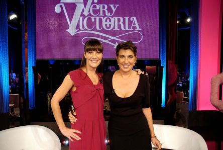 VERY VICTORIA COMPIE 5 ANNI MA NON LI DIMOSTRA