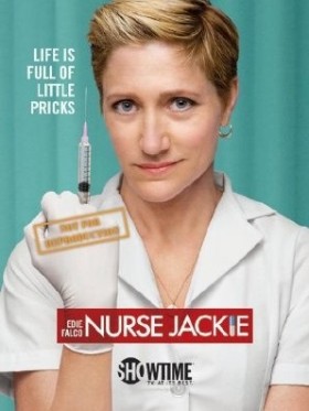 NURSE JACKIE – TERAPIA D’URTO: I DOTTORI NON CURANO FANNO SOLO LA DIAGNOSI. L’INFERMIERA CATTIVA DA STASERA SU SKYUNO
