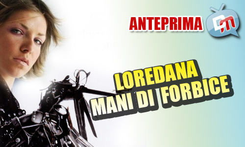 ANTEPRIMA DM. AD AMICI E’ DELIRIO BLU, LOREDANA MANI DI FORBICE TRANCIA I CAVI DEI MICROFONI