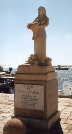 MANUELA ARCURI – ANCHE DI PIETRA – FA STRAGE DI UOMINI. E LE DONNE LA FANNO ABBATTERE.