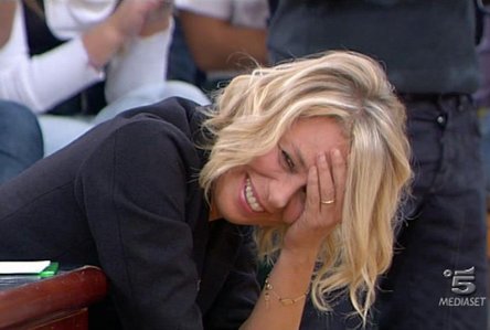 AD AMICI E’ TUTTO UN AMBARADAN: PRIMA VITTORIA DEL SOLE ED ELENA IN SFIDA