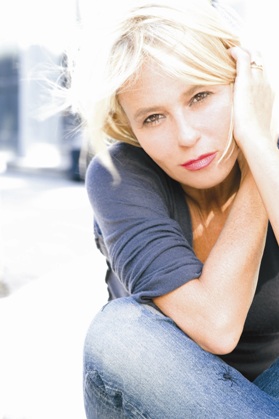 SIMONA VENTURA? UNA CHE SI AUTOCELEBRA, CON DUE SENI STRIZZATI CHE SEMBRANO DUE CHIAPPE. MARIA DE FILIPPI SI SFOGA IN UN’INTERVISTA AL FULMICOTONE