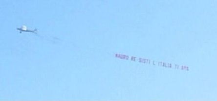 GRANDE FRATELLO 10: LA RISPOSTA DEI FAN DI MAURO. UN AEREO SOPRA LA CASA CON LA SCRITTA: RESISTI, L’ITALIA TI AMA! (VIDEO)