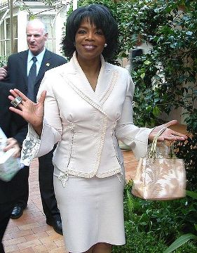 OPRAH WINFREY ANNUNCIA LA FINE DEL TALK PIU’ SEGUITO D’AMERICA. NEL 2011 IL LANCIO DEL SUO NETWORK.