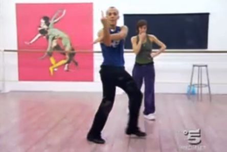 AMICI: PEDRO AFFRONTA LA PROVA INCROCIO COL DITO MEDIO (VIDEO)