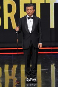 CHIAMBRETTI A RADIODUE PER COMMENTARE I MONDIALI, E SU CANALE 5 UN NUOVO STUDIO PER IL SUO SHOW.