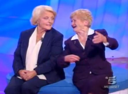 C’E’ POSTA PER TE: L’OTTANTOTTENNE ROSETTA “SPIEZZA” MARIA IN DUE… PER LE RISATE! (VIDEO)