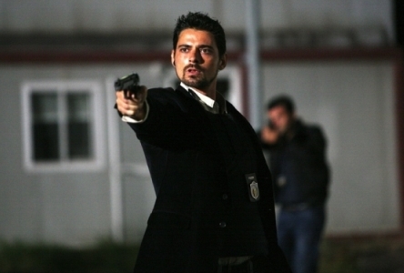 ASCOLTI TV DI VENERDI 11 SETTEMBRE 2009: BUON ESORDIO CON IL 23% PER DISTRETTO DI POLIZIA 9. BOOM PER PAPERISSIMA SPRINT DEDICATA A MIKE BONGIORNO CHE SFIORA I 6 MILIONI E MEZZO