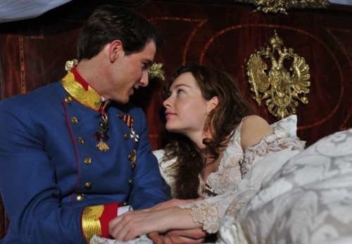 SISSI: CRISTIANA CAPOTONDI VESTE PER FICTION I PANNI DELLA PRINCIPESSA ELISABETTA DI BAVIERA.