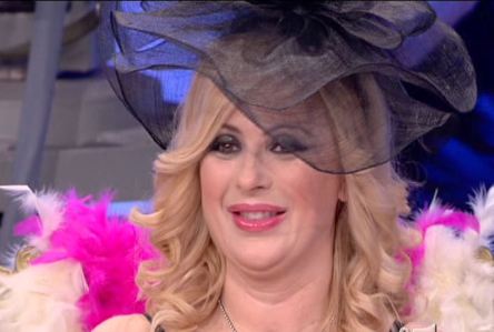 UOMINI E DONNE: MARIA DE FILIPPI BACCHETTA TINA, VAMP DECADUTA, OGGI SOLIDALE AGLI “AVVERTIMENTI” DI GIUSEPPE CONTRO MARCELO.