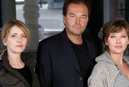 ASCOLTI TV DI DOMENICA 20 DICEMBRE 2009: UN CASO DI COSCIENZA SALE E SFIORA IL 22%. NCIS (11%) E CRIMINAL MINDS (13%) SUPERANO LA CICOGNA DI ITALIA1