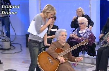 MIA NONNA E’ IMPAZZITA. VUOLE ANDARE A “UOMINI E DONNE”