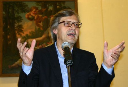LA FATTORIA 4: SGARBI VEDE LO SPETTRO DI ELENOIRE E DICE SI’ ALLA BBC