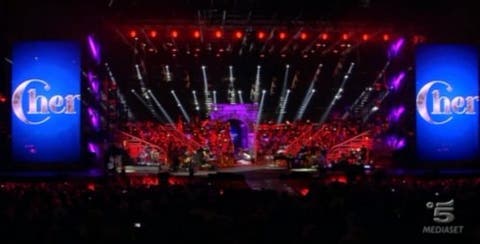 Gianni Morandi Live in Arena - Cher entra