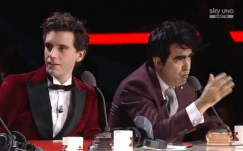 Mika ed Elio durante il quinto live di X Factor 7