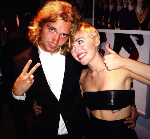 Mtv Video Music Awards Miley Cyrus con l'amico senza tetto