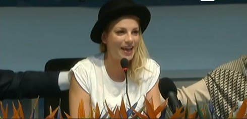 Emma si commuove in conferenza stampa ripensando al debutto all'Ariston