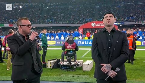 Gigi D'Alessio e Clementino cantano l'inno - Italia-Inghilterra